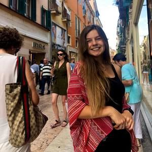 Meet your Posher, Julia